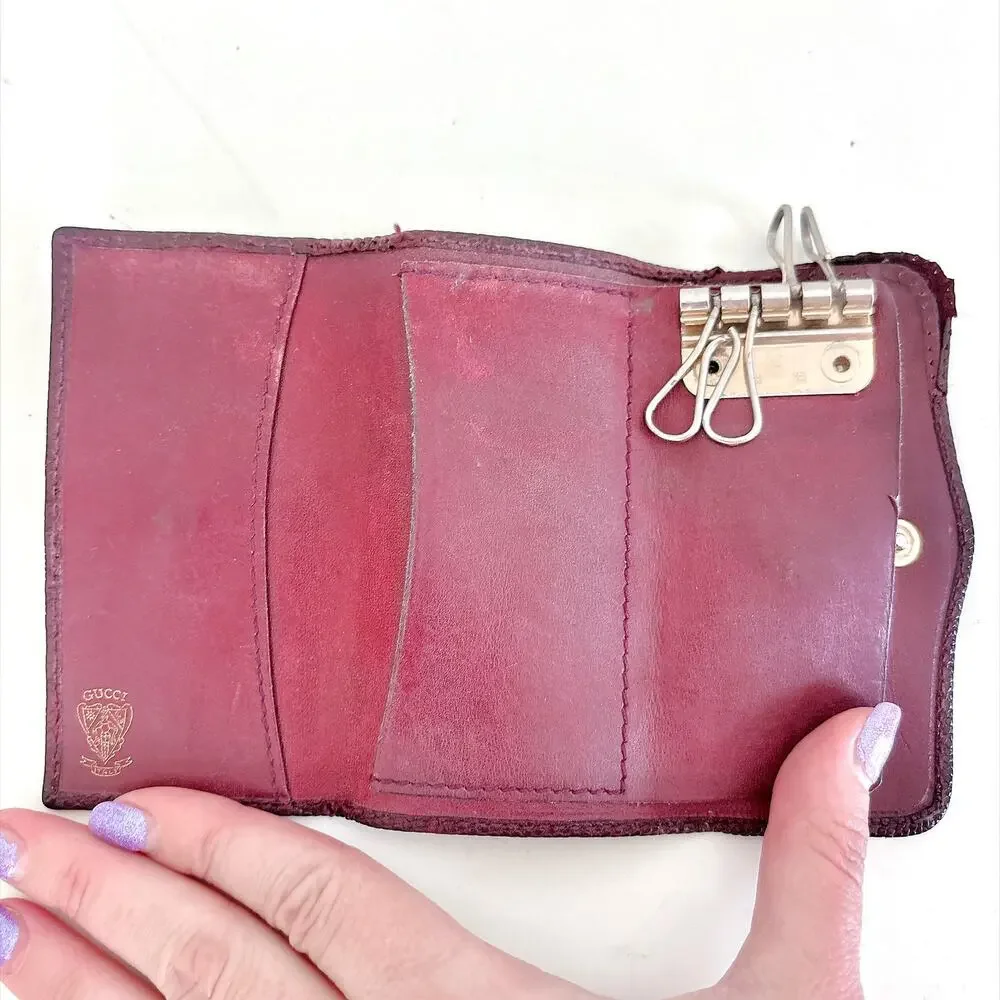 VINTAGE GUCCI BURGUNDY LIZARD EMBOSSED LEATHER KEY CASE